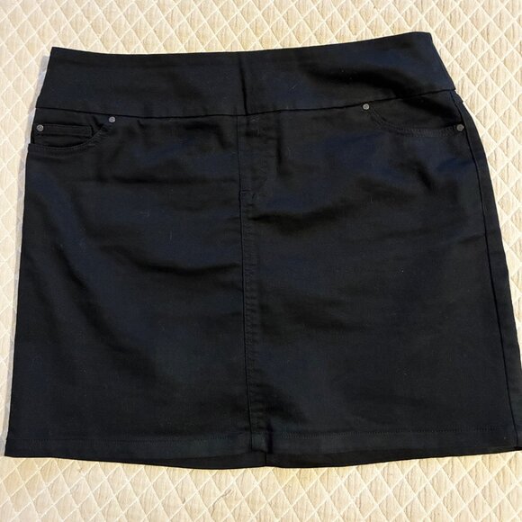 SC & Co - Black Jeans Skort / Shorts - Like New. Size L - Picture 1 of 3